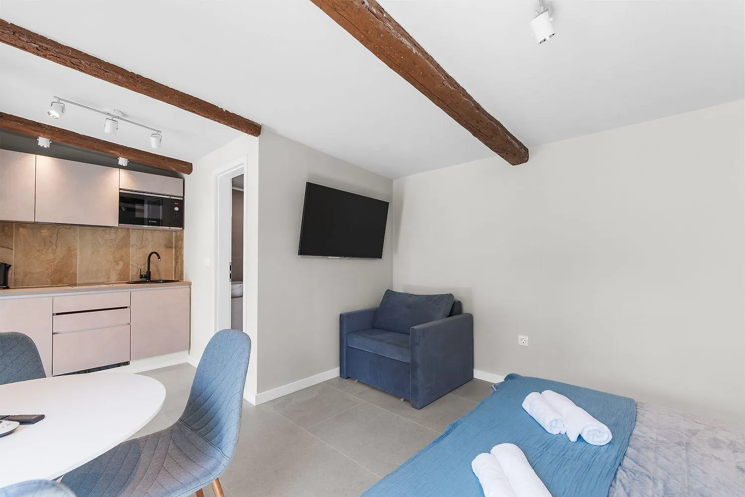 Suesses Ferienhaus Mit Privatpool, Sonnenterrasse, Bbq In Strandnaehe Karpinjan Holiday home