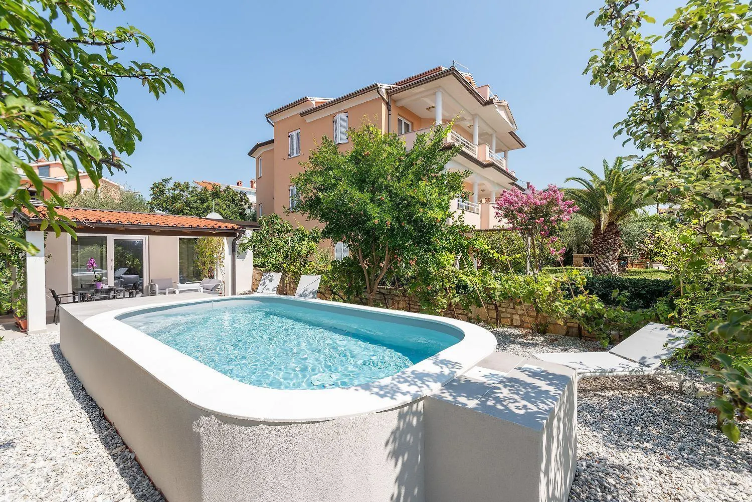 Holiday home Suesses Ferienhaus Mit Privatpool, Sonnenterrasse, Bbq In Strandnaehe Karpinjan