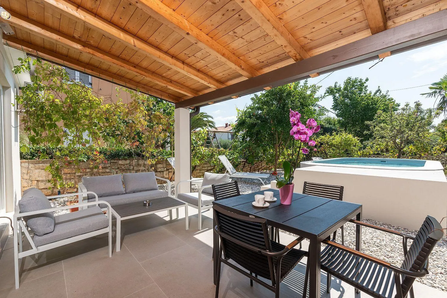 Holiday home Suesses Ferienhaus Mit Privatpool, Sonnenterrasse, Bbq In Strandnaehe Karpinjan