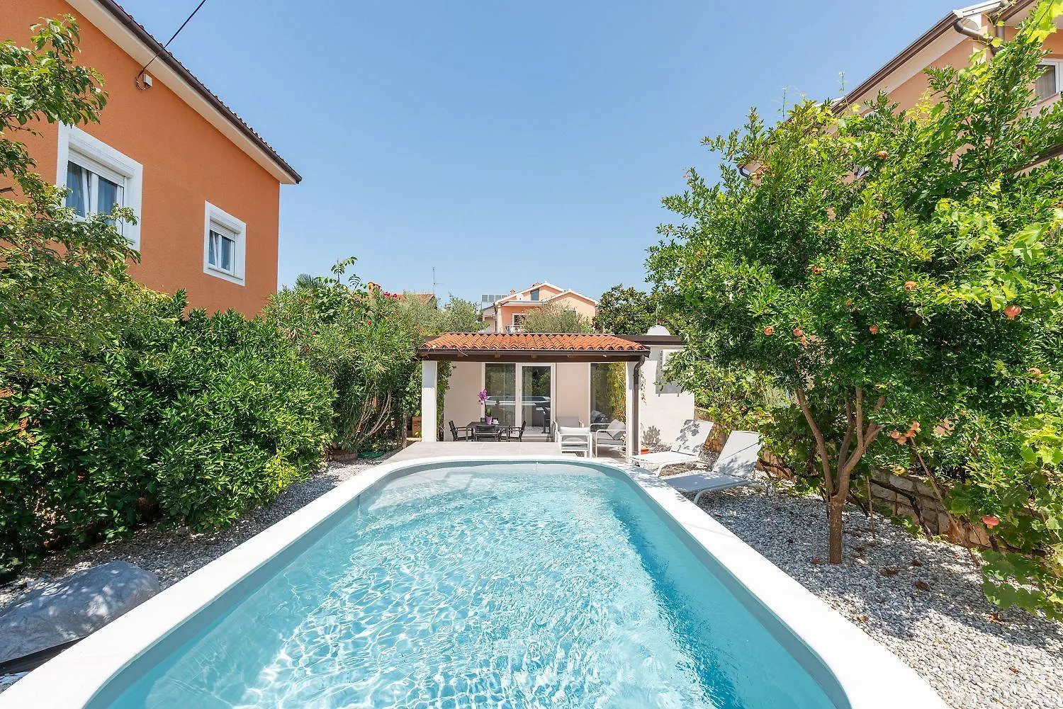 Suesses Ferienhaus Mit Privatpool, Sonnenterrasse, Bbq In Strandnaehe Karpinjan 0*,